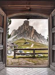 Sulla strada del passo giau. Lago Federa Escursione Nel Cuore Delle Dolomiti Vicino A Cortina Info Di Viaggio