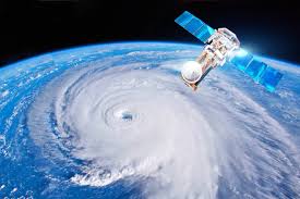 Un ciclón tropical es un movimiento de aire circular que comienza sobre las cálidas aguas del océano en la parte cálida de la tierra cerca del ecuador. Que Diferencias Hay Entre Huracan Tifon Y Ciclon