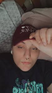 hi everyone 🙂 im ethan (they/he) just posting to say hihi im from the  taunton area of ma and NEED friends i moved here recently to be w my  partner and i