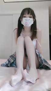 小屁孩无毛刚下海【小野萝莉酱】纯纯的脸蛋全裸体露点，嫩妹控的福音，刚发育好的少女胴体(2) - 91热爆