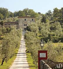 See How Dede Pratesi Brought The History Of Her 17th Century Family Villa In Tuscany To Life Tuscan Villa Tuscan Style Tuscany