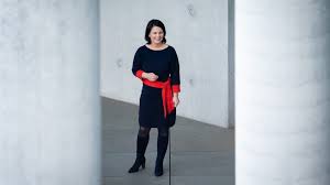 Baerbock's handstand is emblematic of another important fact. Baerbock Zu Nebeneinkunften Das War Ein Blodes Versaumnis Tagesschau De