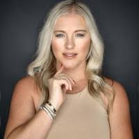 Ashley Wingfield's Instagram, Twitter & Facebook