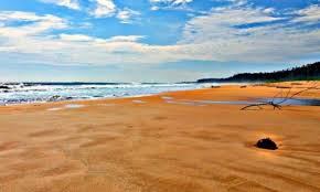 Pantai yang indah untuk bersantai, tapi bukan untuk berenang. 41 Tempat Wisata Di Nias Utara Sumut Paling Hits Yang Wajib Dikunjungi