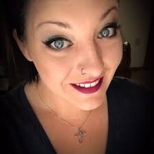 Elizabeth Stiltner's Instagram, Twitter & Facebook