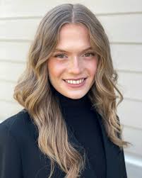 Lauren Cleary's Instagram, Twitter & Facebook