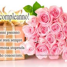 Leggeri come petali di fiori, inebrianti come i colori dei fiori e forti come la resistenza dei fiori ti giungano i miei più calorosi auguri di felice compleanno. Buon Compleanno Daniela Fiori Buono Compelanno Collection Immagini