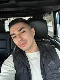 I'm Andres, 26, currently living up in Oceanside but trying to make my way  down to San Diego more often. I moved back to Cali about a year ago and  figured it's