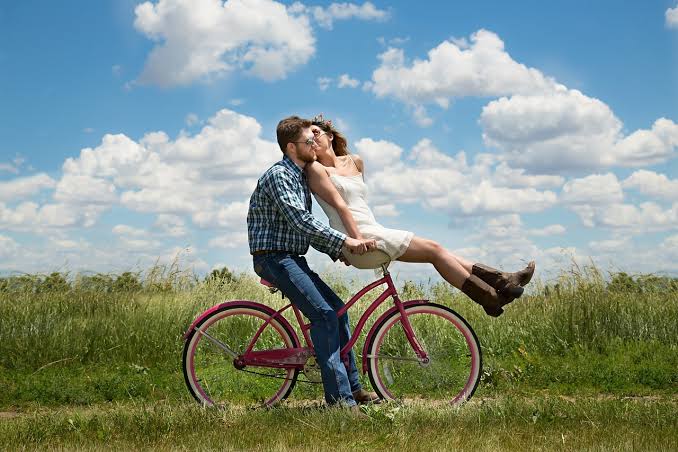 101 Simple Ways To Be Romantic (& Why We Should Be)