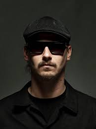 Hyller avdød venn i ny låt