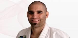 Rousey defeated fighters in the ufc such as miesha tate, bethe correia, sara mcmann, cat zingano, and alexis davis, and she also had wins in strikeforce over fighters like sarah kaufman and julia budd. Mauricio Zingano Mma Trainer And Husband Of Ufc Fighter Cat Zingano Found Dead In His Home Mmaweekly Com