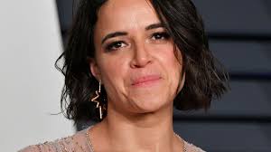 Gal gadot's message of middle east peace creates online firestorm. Oben Ohne Auf Event Fast Furious Star Ganz Naturlich Promiflash De