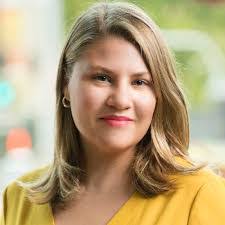 Sarah Hooper's Instagram, Twitter & Facebook