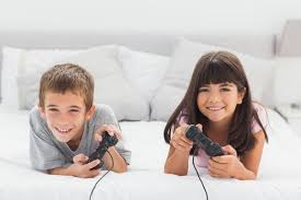 Si tienes niños que pasan muchas horas jugando a videojuegos y ves que pasan horas sin manifestar que sienten hambre, o si les regular la compra de videojuegos. Beneficios De Los Videojuegos En Los Ninos Eres Mama