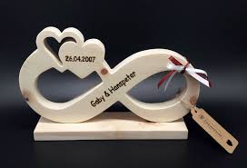 Gefertigt Wird Unser Originelles Und Ausgefallenes Geschenk Zur Hochzeit Aus Massiven Intensiv Originelle Hochzeitsgeschenke Hochzeitsgeschenke Holz Geschenke