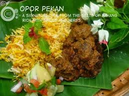 Jika anda gunakan daging biasa, daging tersebut mestilah direbus terlebih dahulu sehingga empuk, kemudian toskan airnya dan bolehlah dimasak seperti biasa. Opor Daging Or Just Plain Opor Is A Traditional Dish Of The People Of Pahang Especially In The Kampungs Around The Royal T Asian Dishes Food Signature Dishes