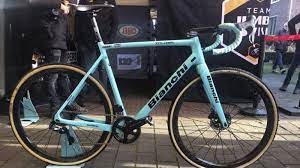 ワウト ファンアールトが新型bianchi zolder proに乗っている ロードバイクはやめられない グラベル ツールドフランス ロードバイク