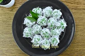 Cat warna putih bisa terlihat terang (atau bahkan lembut) seperti halnya warna lain. Kuih Onde Onde Buah Melaka Kue Klepon Sedap Buat Orang Lapo