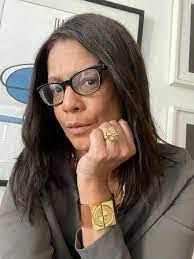 Shelly Branch's Instagram, Twitter & Facebook