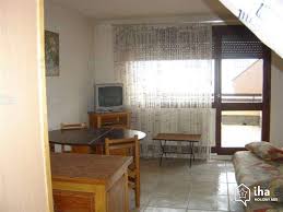 Sur arboussols, avec superbe vue dégagée sur le canigou (exposé plein sud). Location Appartement A Font Romeu Odeillo Via Iha 8376