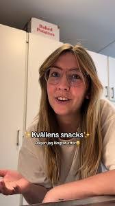 Cassandra Lundin's Instagram, Twitter & Facebook