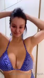 Verysallyish bounces in a blue bikini - Thothub