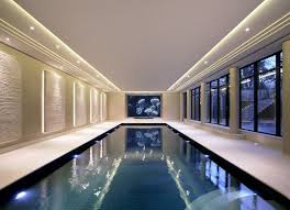 Indoor Pool Bauen 50 Traumhafte Schwimmbader Luxus Glaswandgarten Modern Luxusschwimmbader Schwimmbader Swimming Pool