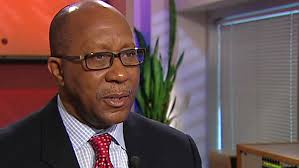 Ex-Dallas Mayor Ron Kirk hurt when ladder flies through windshield