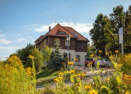 This privately owned hotel near the lake is situated in a wonderful location on the border with the czech republic and poland. Der Tourismus Im Zittauer Gebirge Startet Wieder Durch Zittauer Schmalspurbahn