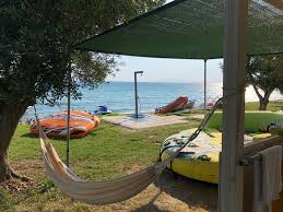 Σήμερα η νέα σκιώνη απλώνεται γύρω από το μαγευτικό λιμάνι της όπου ο ήλιος συναντά τη θάλασσα και μία. Nea Skioni Photos Featured Images Of Nea Skioni Halkidiki Region Tripadvisor