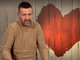 Un soltero, paralizado por el rotundo corte que le pega su cita nada más  verlo en 'First Dates': "Eso es muy extremo"