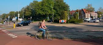 Slechts 1800 stappen en 2 metrominuten verwijderd van de bruisende binnenstad van amsterdam, biedt ons hotel met zijn. Rotonde Johan Van Hasseltweg Meeuwenlaan Gemeente Amsterdam