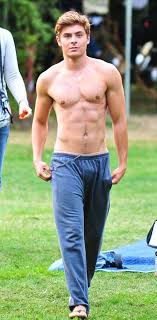OMG, he's bulging: Zac Efron - OMG.BLOG