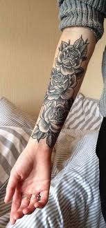 Black And Grey Half Sleeve Women Tattoos For Women Half Sleeve Meaningful Roses Beautiful Black Rose Forearm Tattoo Ideas For Women Vintage Traditional Unterarm Tattoo Frauen Unterarm Tattoo Rosen Tattoo Frau