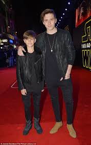 Brooklyn Beckham 16 And Romeo 13 Attend Star Wars Force Awakens Brooklyn Beckham David Beckham Family Romeo Beckham