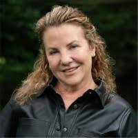 Shari Deason's Instagram, Twitter & Facebook