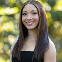 Kara Henderson's Instagram, Twitter & Facebook