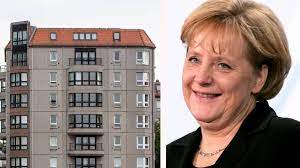Bis jetzt hat jeder, der in der hauptstadt wohnt oder schon mal als tourist in berlin war, geglaubt, merkel sei berlinerin. Luxusbauten Erlaubt Aber Angela Merkels Platte Bleibt Stehen B Z Berlin
