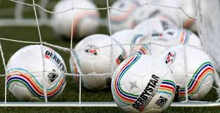 Naast live uitslagen bieden wij ook standen per competitie. Uitslagen Eredivisie Eredivisie Heren
