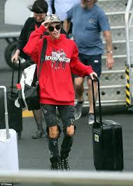 Ruby Rose Covers Up Her Slender Frame In Ballina Ruby Rose Ruby Rose Style Tomboy Fashion