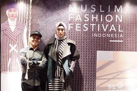 See more ideas about wedding dresses, baju nikah, nikah. Desainer Sofie Ciptakan Tren Busana Muslimah Edgy Yang Cocok Untuk Para Hijabers Yang Modern Dan Modis