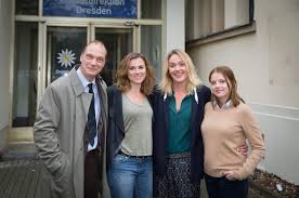 Joseph roth den tatort gerade verlassen will, spürt er den lauf einer pistole an seiner schläfe. Tatort Folge 978 Auf Einen Schlag Tatort Fans