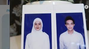 Warna biru yang lebih terang akan memberikan atmosfer air seperti suasana pantai atau laut yang menenangkan. Umur Dinda Hauw 2 Tahun Lebih Tua Dari Rey Mbayang Sang Suami Ini Alasan Menikah Muda Surya