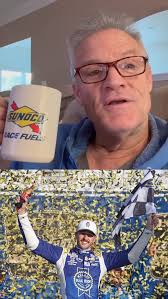 Kenny Wallace (Official Page)