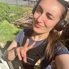 Heather Lavelle's Instagram, Twitter & Facebook