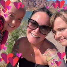 Hairstylist for ashy grey color correction needed