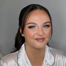 Holly Latham (@hollymaymua) • Instagram photos and videos