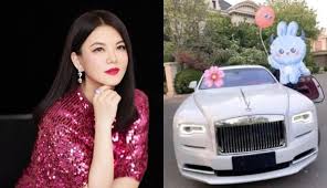 Something inside for wolfgang, maybe?「裡面的東西是給沃爾夫岡的.吧？」 é™¸ç¾Žå¥³ä¸»æ'­è½‰æˆ°ç›´æ'­ç•Œè³ºå¾ˆå¤§ æ›¬ åƒè¬å‹žæ–¯èŠæ–¯ é­å—†ç‚«å¯Œç§'åˆª Ettodayæ˜Ÿå…‰é›² Ettodayæ–°èžé›²