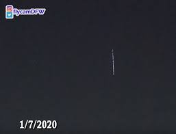 Ya hay 895 satélites orbitando, planean que sean 42.000 para brindar servicio a todo el mundo. Starlink Train 3d Real Time Tracking