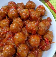 Awalnya lihat teman masak ini, terus penasaran pengen coba karena belum pernah masak ini sebelumnya. Resep Bakso Pedas Manis Abdul Rahman